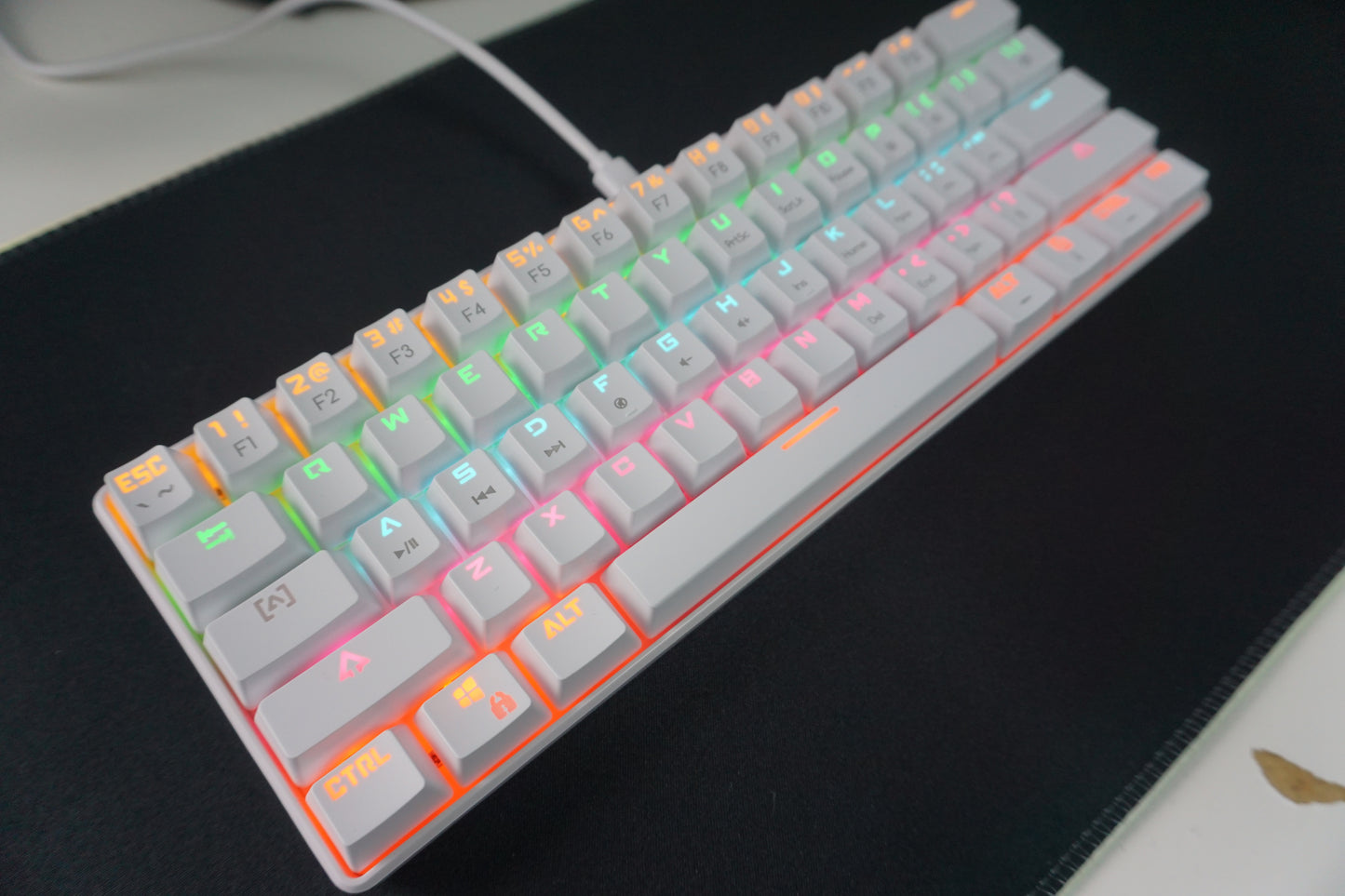 RGB Tastatur Weiß - Mechanisch, Red Switches