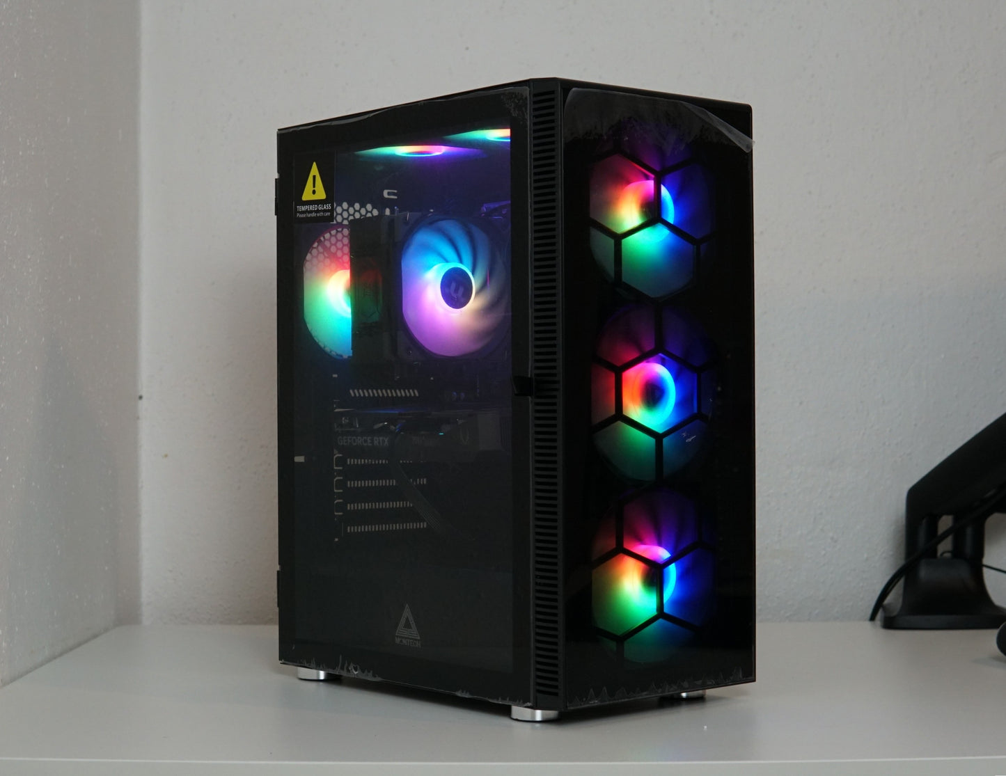 Gaming PC NEU - Ryzen 7 5700X - RTX 5060 - 16GB RAM - SSD - 2 Jahre Garantie